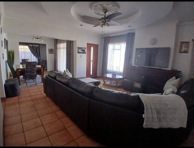 3 BEDROOM HOUSE FOR SALE IN LEONDALE